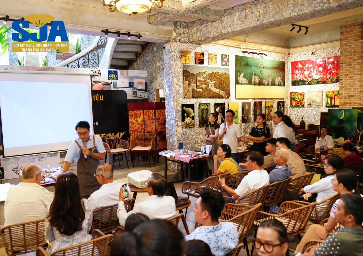 CHỦ TỊCH HỘI THAM DỰ SỰ KIỆN RA MẮT ARTCLAY VIỆT NAM 