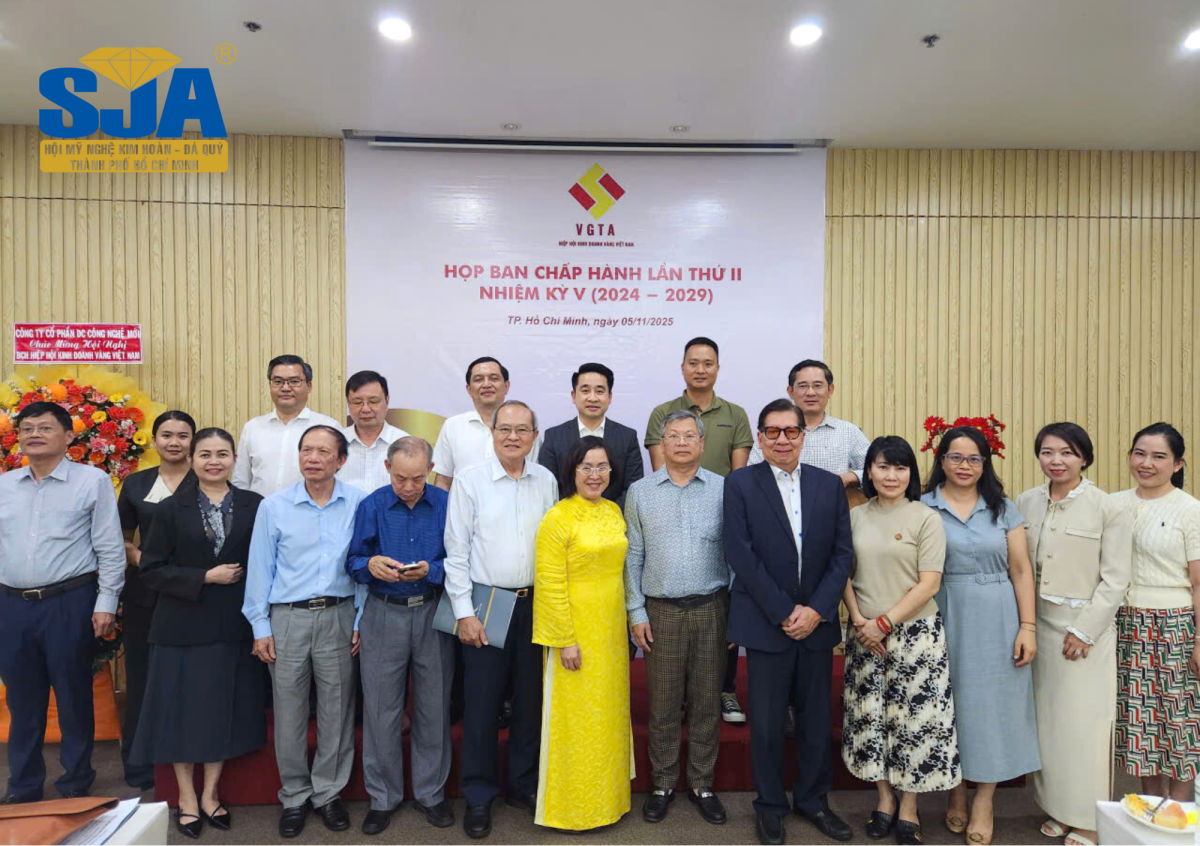 CHỦ TỊCH HỘI THAM DỰ HỘI NGHỊ BAN CHẤP HÀNH HIỆP HỘI KINH DOANH VÀNG NHIỆM KỲ V 