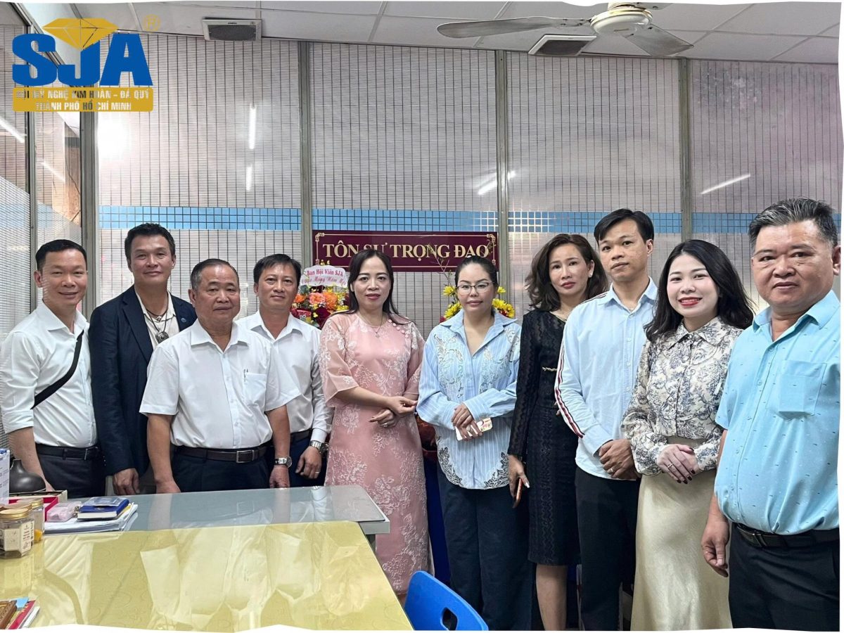 BAN HỘI VIÊN CHÚC TẾT CHỦ TỊCH HỘI NHÂN DỊP XUÂN MỚI 